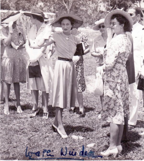 (Duchess of, Wallis Simpson, 1896-1986, Wife of Edward VIII) — Sophie Dupré Autographs