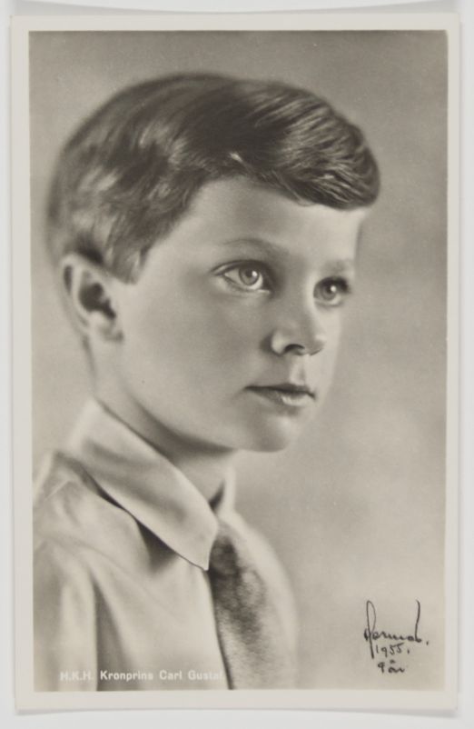 (b. 1946, King of Sweden from 1973) — Sophie Dupré Autographs